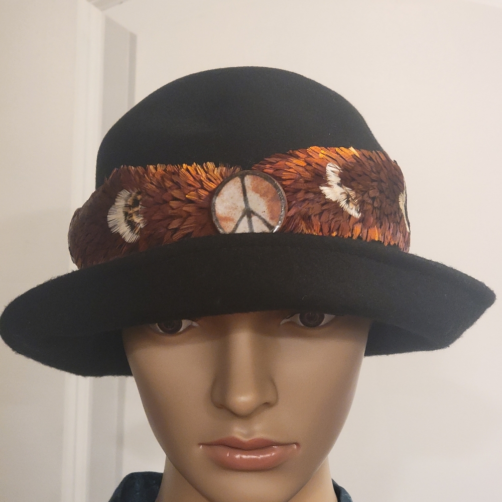 New York Hat Co Black Wool Felt Boho Hatw/Pheasant Feather Band & Peace Sign 80s